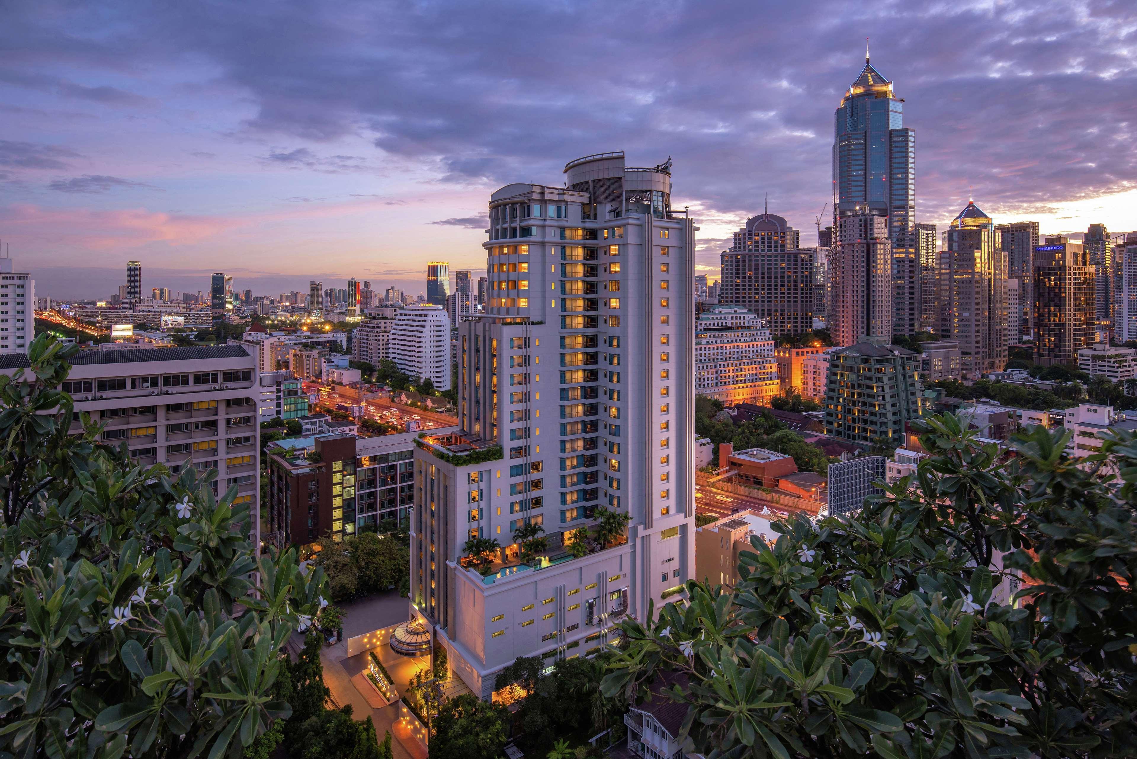 Doubletree By Hilton Bangkok Ploenchit Hotel Exterior photo